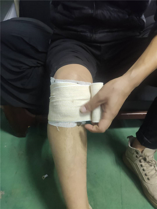 用醫(yī)用紗布和彈性繃帶固定 用醫(yī)用紗布和彈性繃帶固定